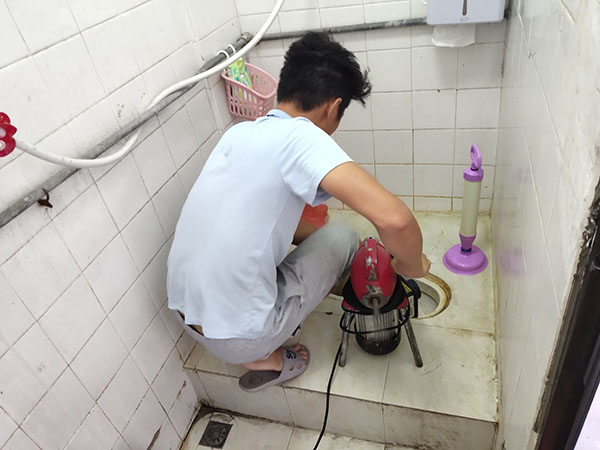 汪清管道堵塞冒臭气 专业师傅现场解决问题